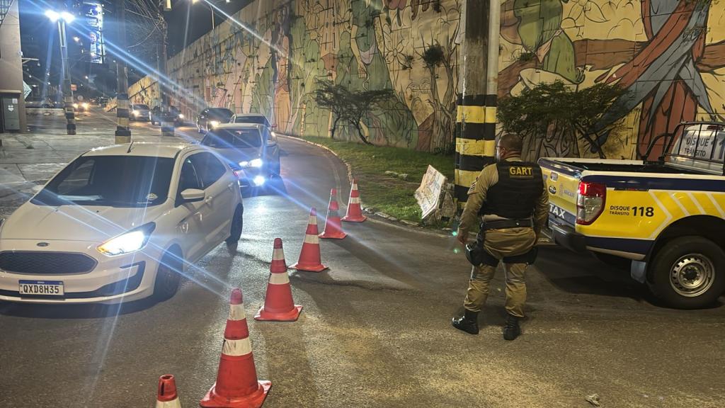 SMTT de Aracaju informa interdição lateral na parte inferior do Viaduto da Francisco Porto por risco estrutural - SMTT Aracaju